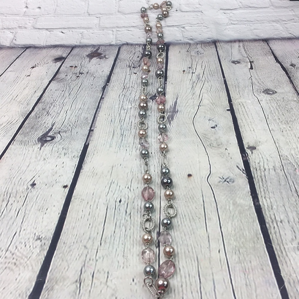 Elegant Pink and Silver Beaded Necklace - Picture 7 of 11